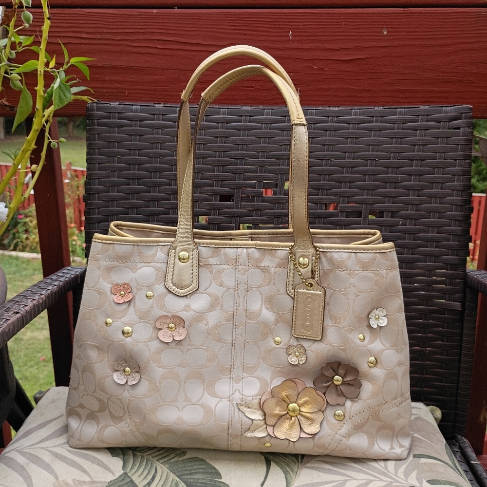 COACH Floral Applique  Carryall
